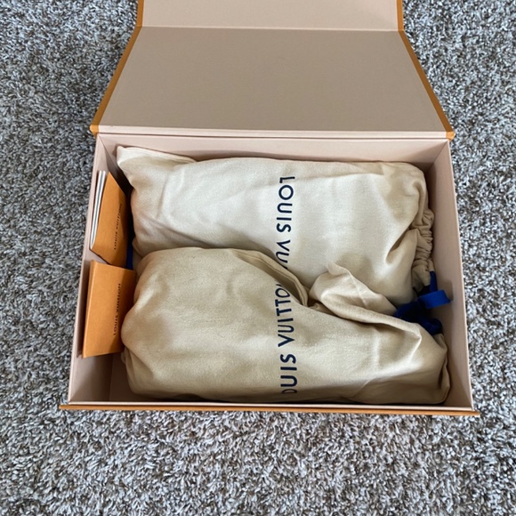 Size 9 Mens Louis Vuitton navy monogrammed sneaker/boot - Picture 3 of 8